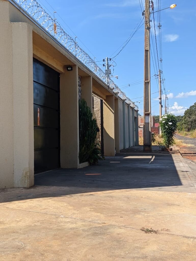 41CAB6EE-0D6B-4995-B907-F206163629DC