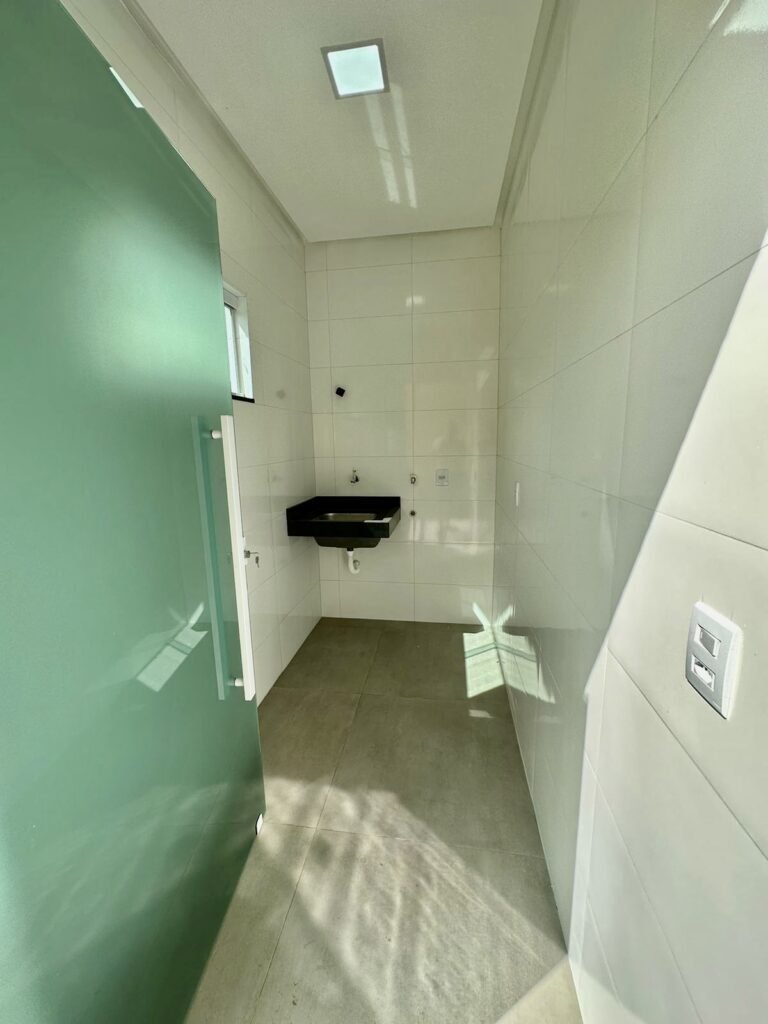 7BB824F3-60A8-4B6C-8D82-9F5C81121EA4