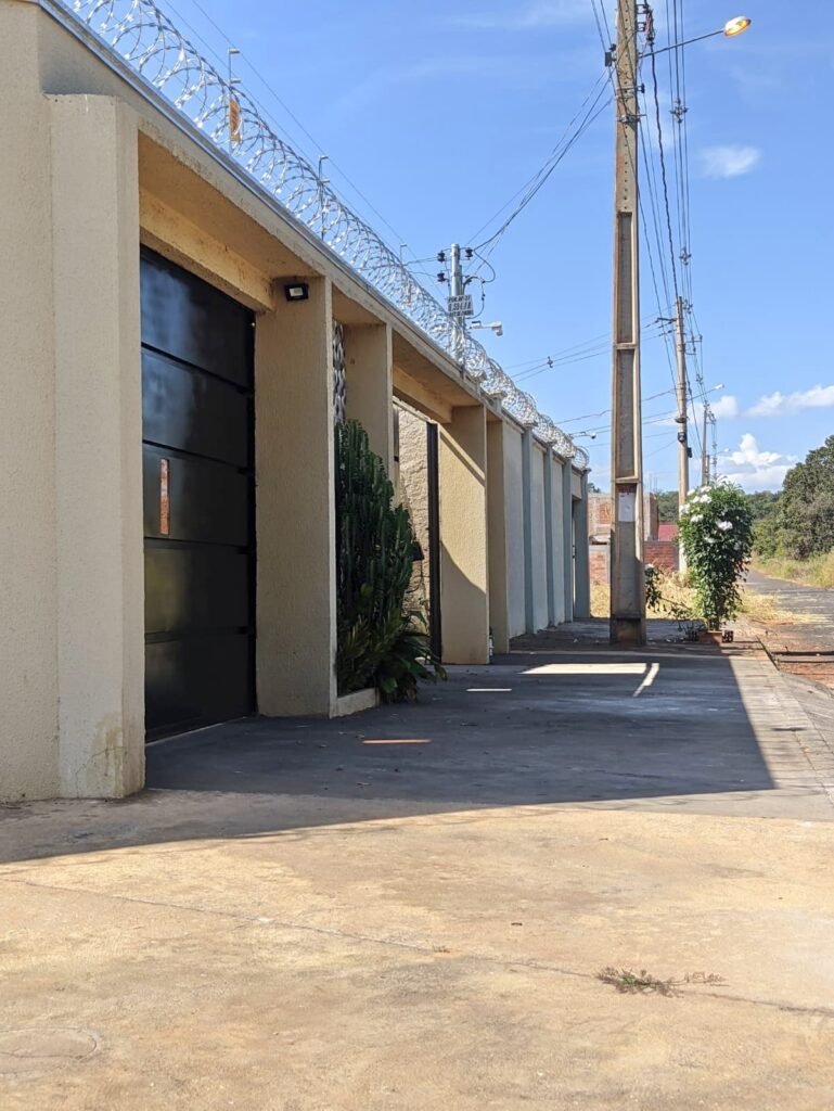 D99FAE21-5B01-403B-B976-588F2655410B